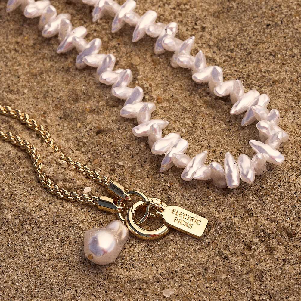 Coral Pearl Clam Charm — Phone Wristlet - US 56168